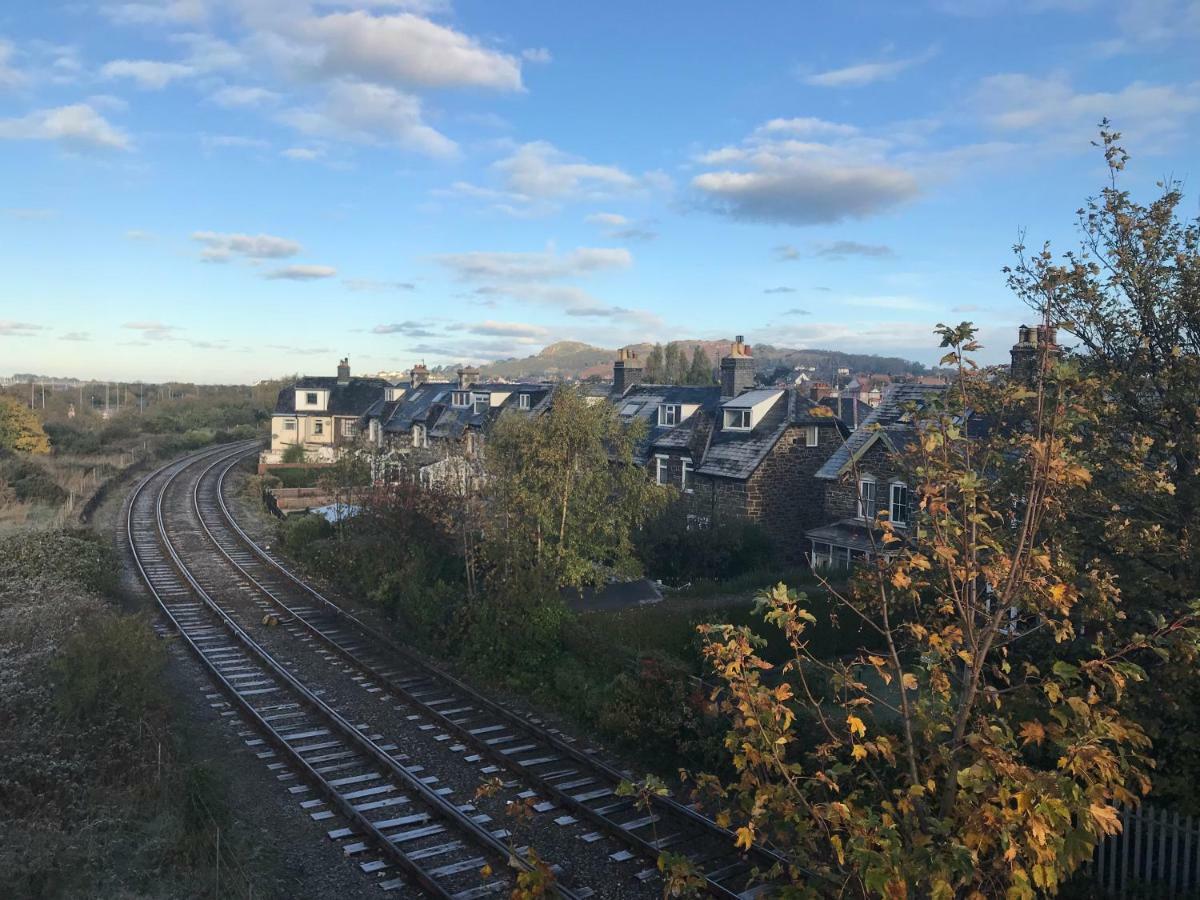 Platform 13 Railway Cottage คอนวี ภายนอก รูปภาพ